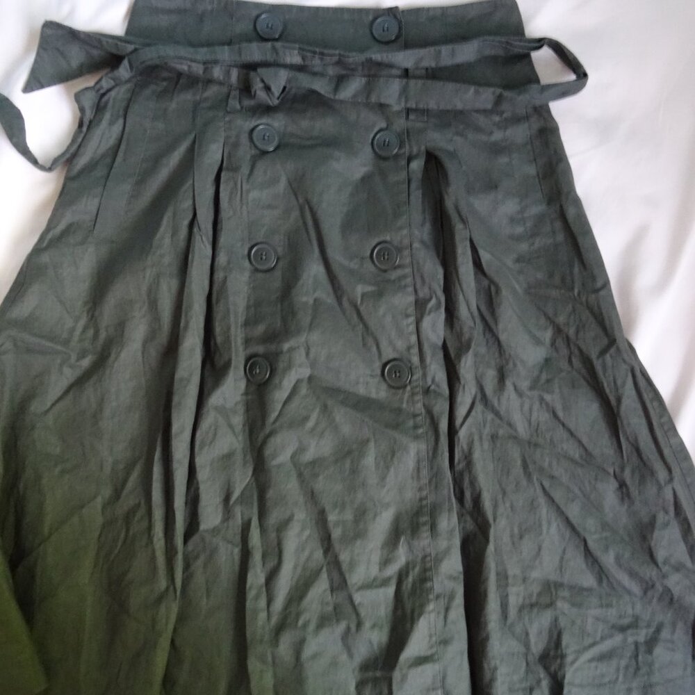 vintage H&M button army green size 4 skirt with belt